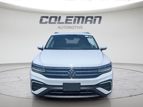 Used 2022 Volkswagen Tiguan SE AWD/4WD image 2