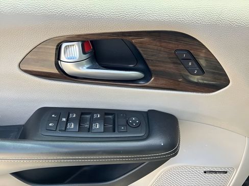 Used 2021 Chrysler Pacifica Limited w/ Premium & Safety Sphere Group AWD/4WD image 11