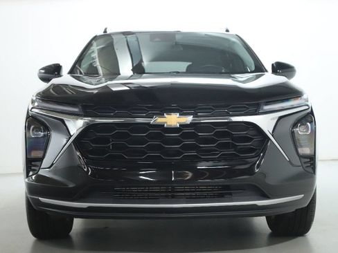 Used 2025 Chevrolet Trax LT w/ Driver Confidence Package FWD image 5