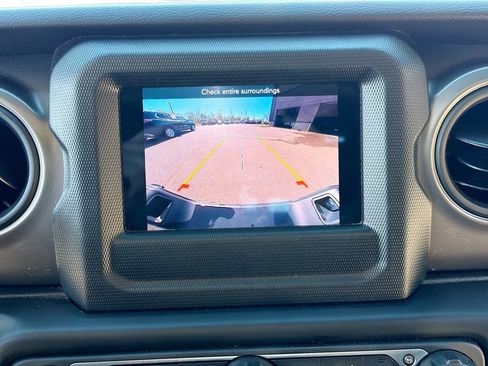 Used 2023 Jeep Gladiator Sport image 28