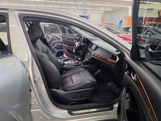 Used 2017 Kia Cadenza Premium w/ Luxury Package FWD image 34