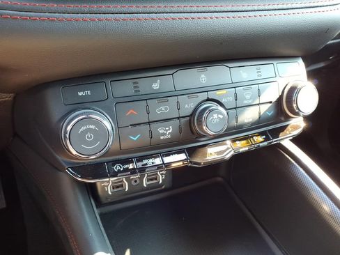 Certified 2025 Dodge Durango GT AWD/4WD image 17