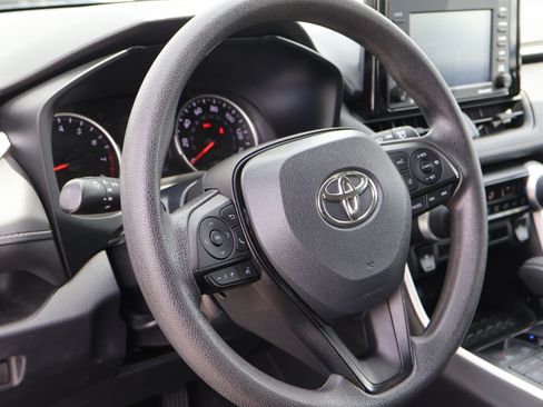 Used 2022 Toyota RAV4 LE w/ Carpet Mat Package (TMS) AWD/4WD image 20