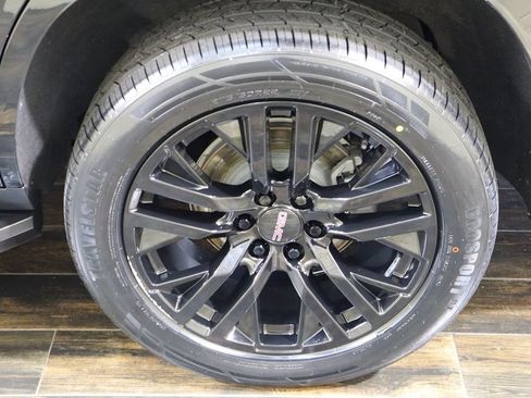 Used 2021 GMC Yukon SLT w/ SLT Premium Package image 30