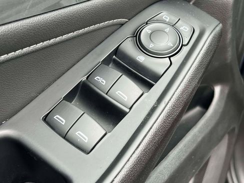 Used 2023 Chevrolet Traverse LT image 19