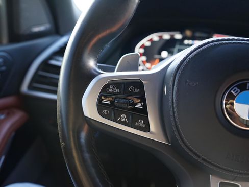 Used 2022 BMW X7 M50i image 13