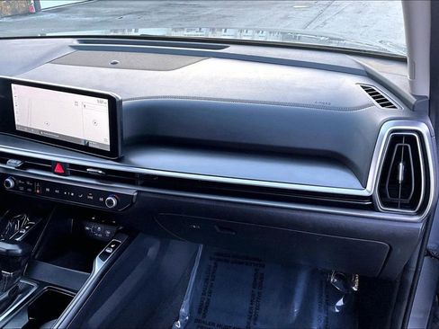 Used 2024 Kia Sorento S image 17