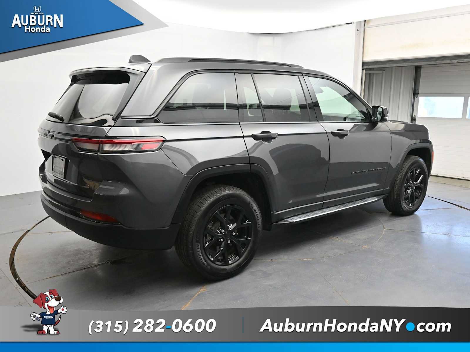 Used 2024 Jeep Grand Cherokee Altitude AWD/4WD image 16