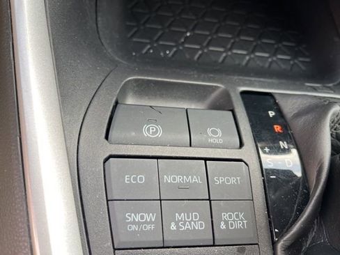 Used 2021 Toyota RAV4 XLE image 21