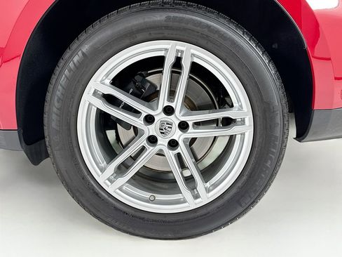Certified 2025 Porsche Macan AWD/4WD image 34