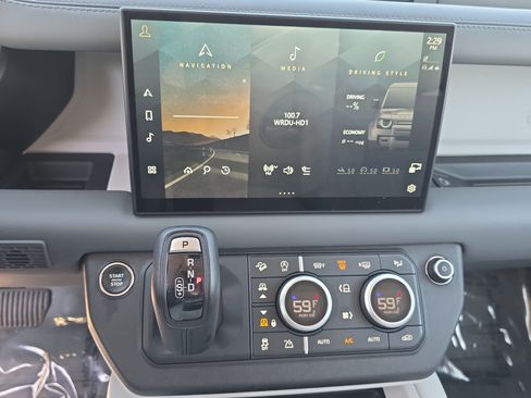 Used 2025 Land Rover Defender 110 S image 20