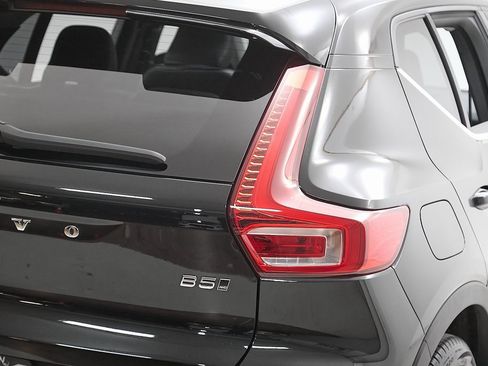 Certified 2024 Volvo XC40 B5 Plus w/ Protection Package Premier image 9