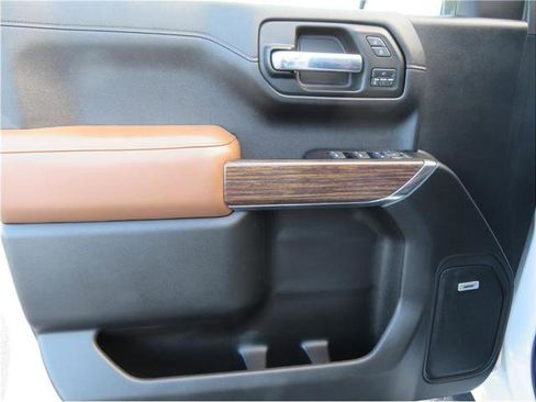 Used 2019 Chevrolet Silverado 1500 High Country w/ High Country Premium Package image 15