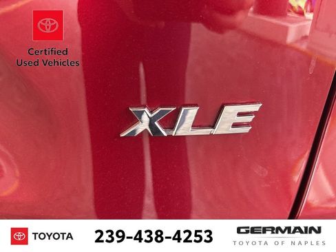 Used 2021 Toyota RAV4 XLE Premium image 5