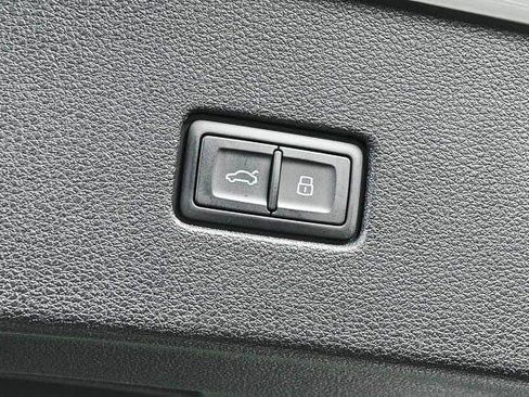 Used 2025 Audi Q8 Premium AWD/4WD image 26