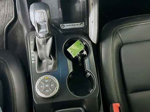 Used 2025 Ford Bronco Badlands image 25