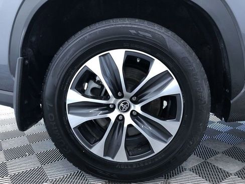 Certified 2024 Toyota Highlander XLE image 18