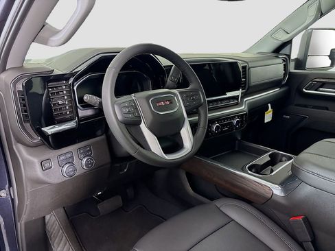 New 2025 GMC Sierra 3500 SLT w/ SLT Convenience Package image 9