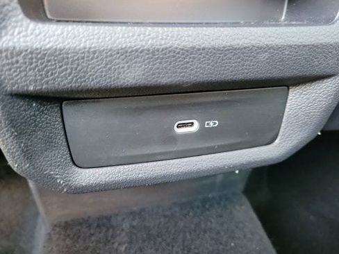 Certified 2023 Volkswagen Taos SE FWD image 11