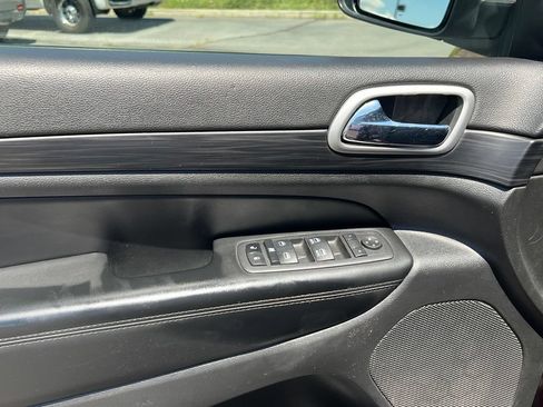 Used 2022 Jeep Grand Cherokee Laredo X AWD/4WD image 28