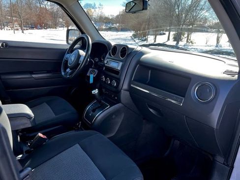 Used 2015 Jeep Patriot Latitude AWD/4WD image 22