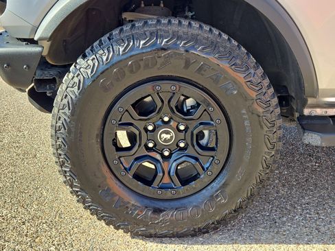 Used 2024 Ford Bronco Wildtrak image 11