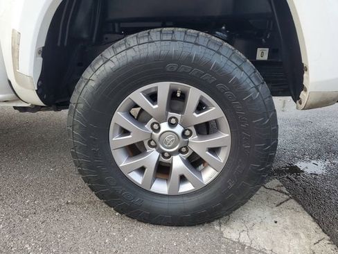 Used 2019 Toyota Tacoma TRD Sport image 5