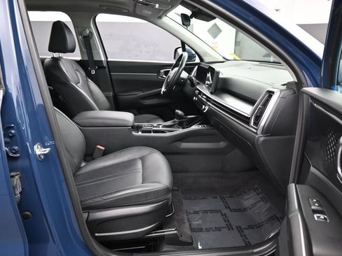 Used 2025 Kia Sorento S w/ Panoramic Sunroof Package FWD image 39