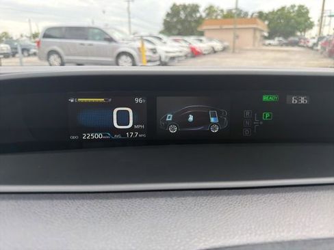 Used 2020 Toyota Prius LE FWD image 18