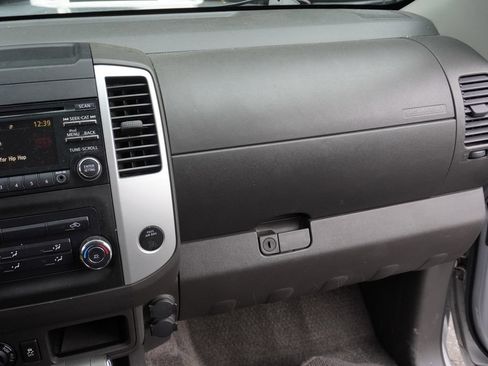 Used 2014 Nissan Frontier SV AWD/4WD image 18
