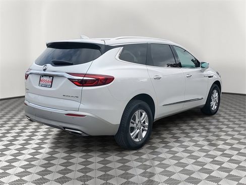 Used 2018 Buick Enclave Essence image 2