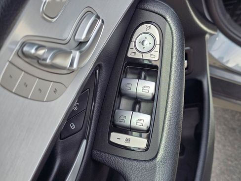 Used 2021 Mercedes-Benz GLC 300 4MATIC image 21