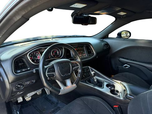 Used 2015 Dodge Challenger SRT RWD image 9