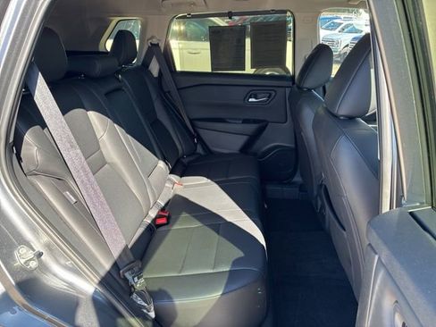 Used 2025 Nissan Rogue SV w/ SV Premium Package image 26
