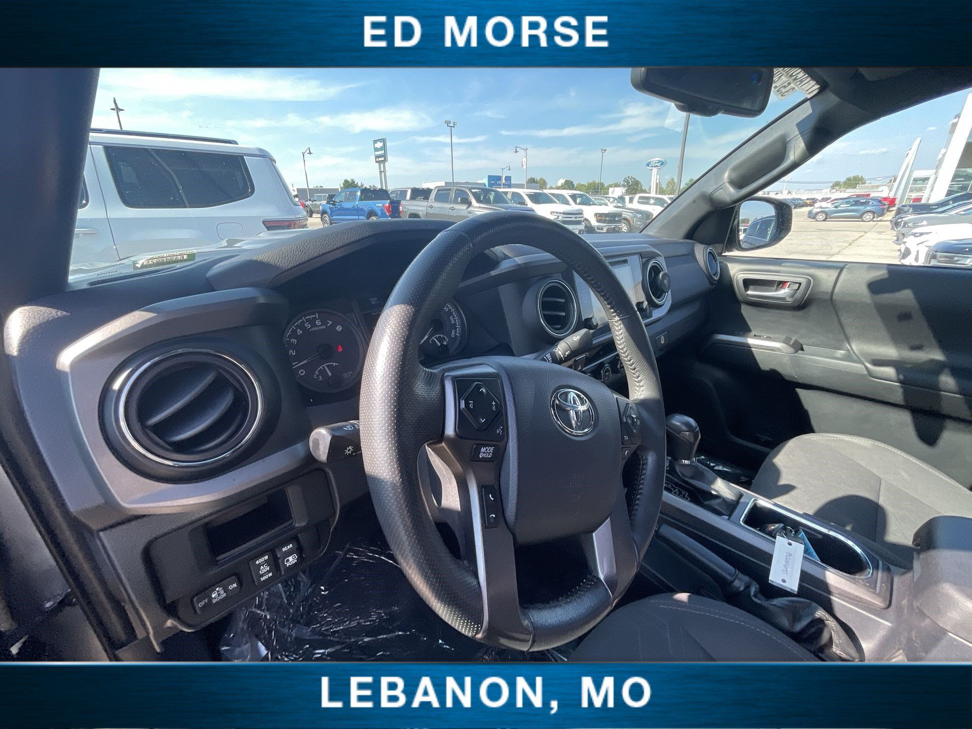 Used 2017 Toyota Tacoma TRD Sport w/ Tow Package (A/T) AWD/4WD image 18