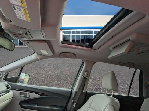 Used 2018 Honda Pilot Touring image 19