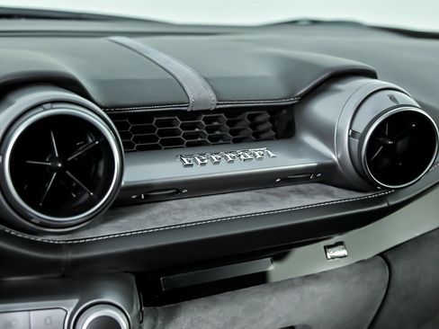 Used 2018 Ferrari 812 Superfast RWD image 31