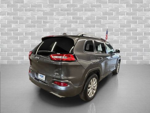 Used 2018 Jeep Cherokee Overland w/ Technology Group image 4