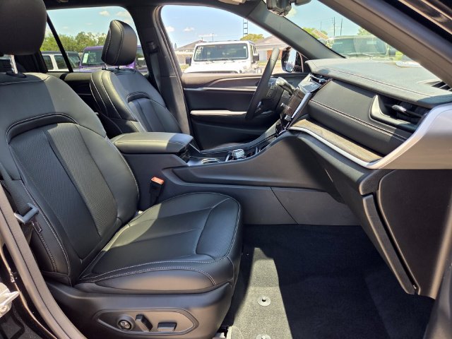 New 2026 Jeep Grand Cherokee Limited w/ Luxury Tech Group II RWD image 17