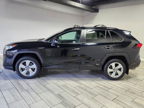 Used 2019 Toyota RAV4 Limited image 2