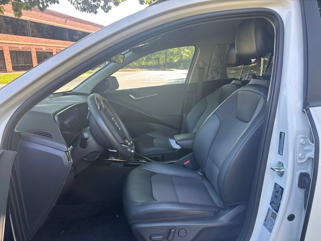 Used 2025 Kia Niro Wind w/ Wind Preserve Package FWD image 8