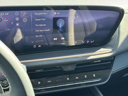 Used 2025 Buick Envision Sport Touring image 23