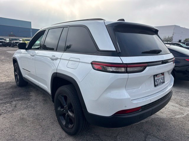 Used 2023 Jeep Grand Cherokee Altitude RWD image 7