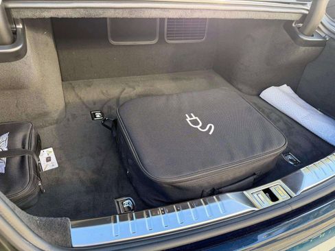 Used 2025 Bentley Flying Spur Plug-In Hybrid AWD/4WD image 46