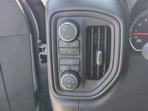 Used 2021 Chevrolet Silverado 2500 Custom w/ Custom Value Package image 11