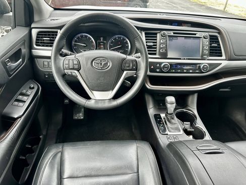 Used 2015 Toyota Highlander XLE AWD/4WD image 9