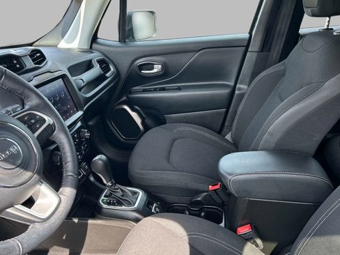 Certified 2023 Jeep Renegade Latitude w/ Premium Group AWD/4WD image 19