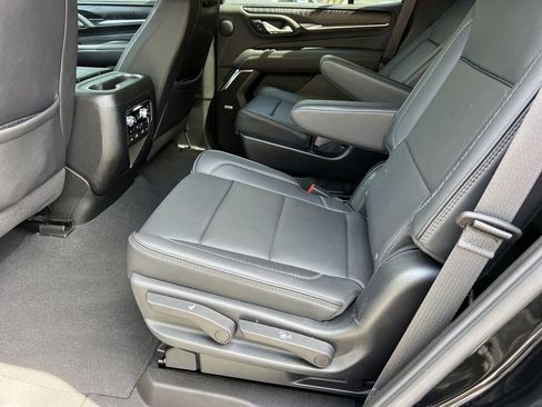 Used 2023 GMC Yukon Denali w/ Advanced Technology Package image 17