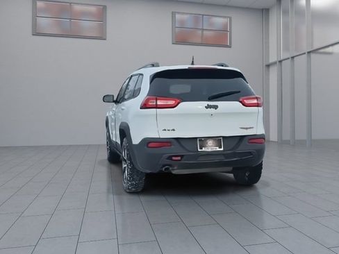 Used 2016 Jeep Cherokee Trailhawk AWD/4WD image 7
