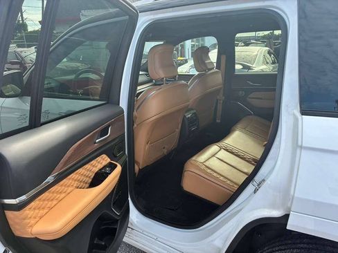 Used 2023 Jeep Grand Cherokee Summit AWD/4WD image 3